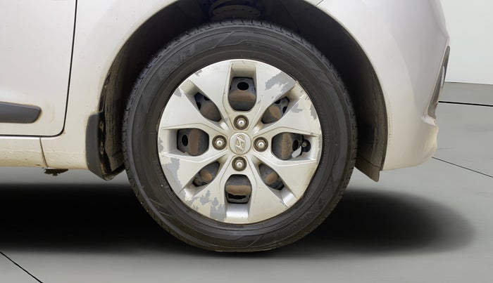 2016 Hyundai Xcent S 1.2, Petrol, Manual, 1,07,573 km, Right Front Wheel