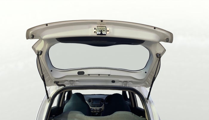 2017 Hyundai Grand i10 MAGNA 1.2 KAPPA VTVT, Petrol, Manual, 27,483 km, Boot Door Open