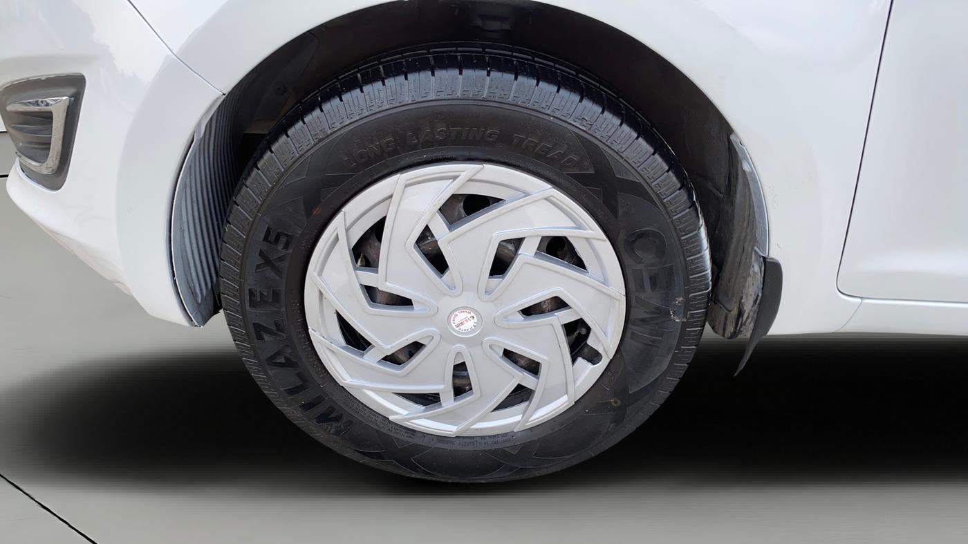 2014 Hyundai i20 MAGNA (O) 1.2, CNG, Manual, 1,16,327 km, Left Front Wheel