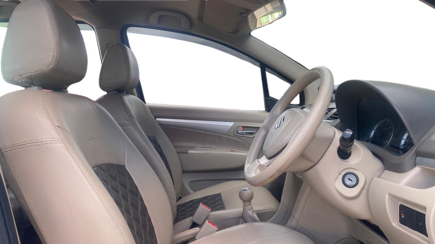 2015 Maruti Ertiga VDI, Diesel, Manual, 1,38,125 km, Right Side Front Door Cabin