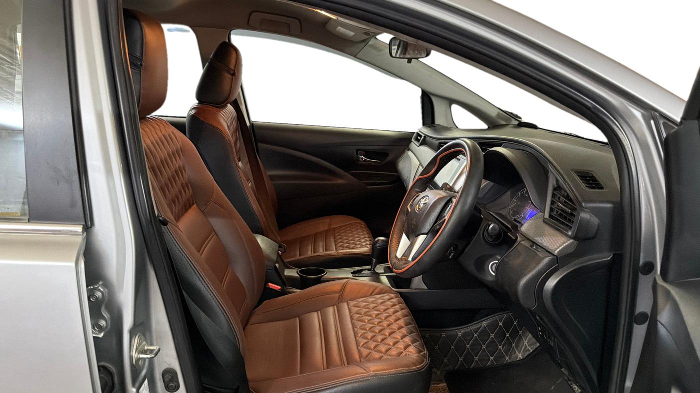 2020 Toyota Innova Crysta 2.7 GX AT 7 STR, Petrol, Automatic, 63,269 km, Right Side Front Door Cabin