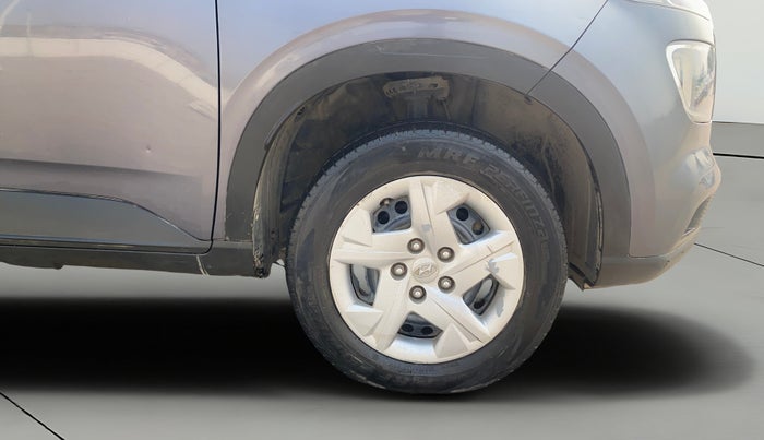 2020 Hyundai VENUE S 1.2, Petrol, Manual, 1,03,225 km, Right Front Wheel