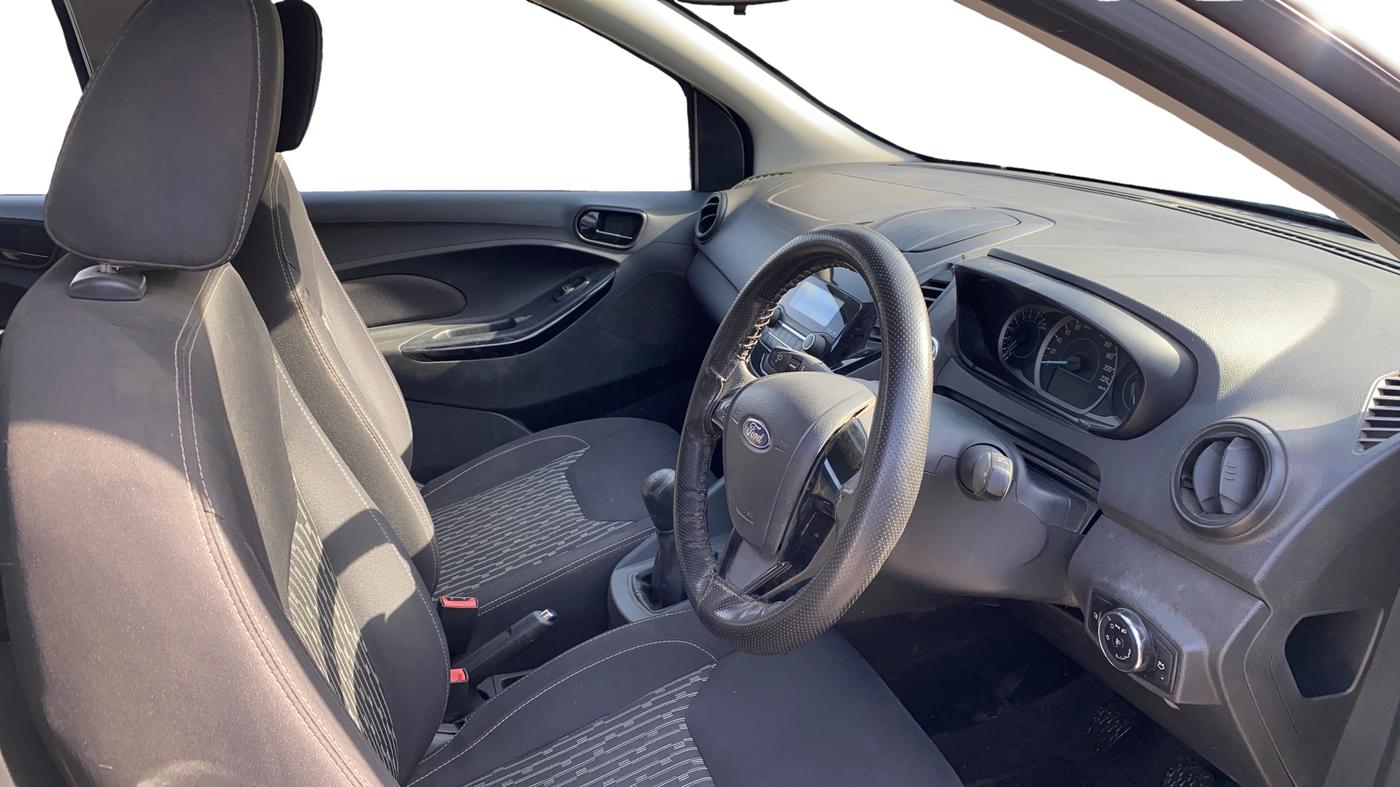 2020 Ford New Figo TITANIUM 1.2 PETROL MT, Petrol, Manual, 46,415 km, Right Side Front Door Cabin