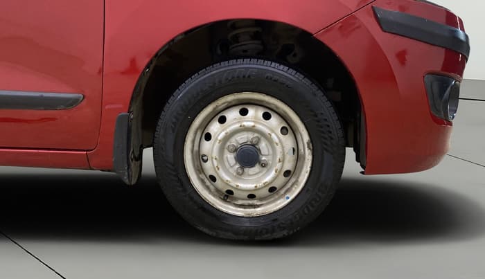 2015 Maruti Wagon R 1.0 LXI CNG, CNG, Manual, 65,672 km, Right Front Wheel