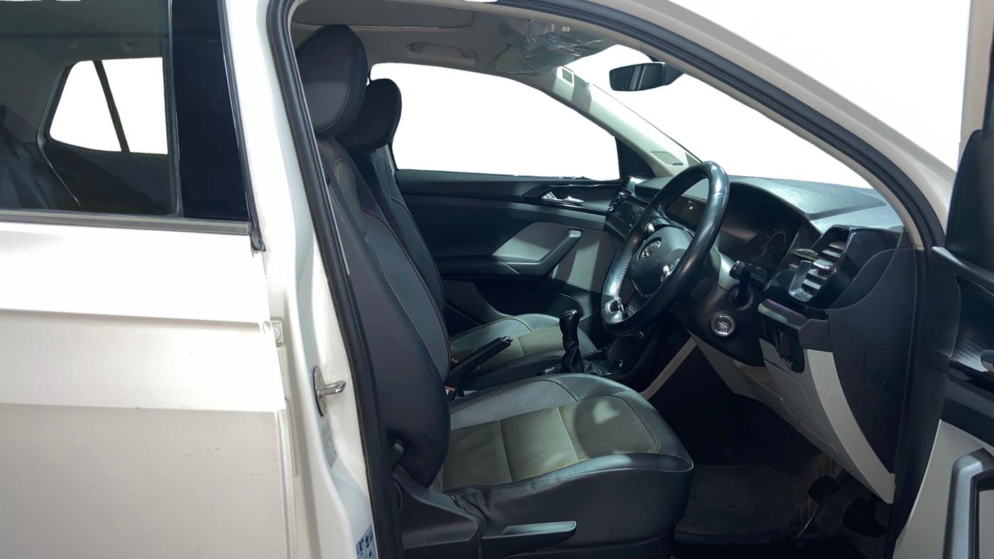 2022 Skoda KUSHAQ STYLE 1.0L TSI MT, Petrol, Manual, 97,132 km, Right Side Front Door Cabin