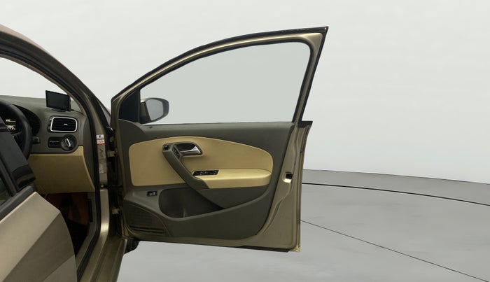 2015 Volkswagen Vento HIGHLINE 1.6 MPI, Petrol, Manual, 1,27,839 km, RHS Front Door