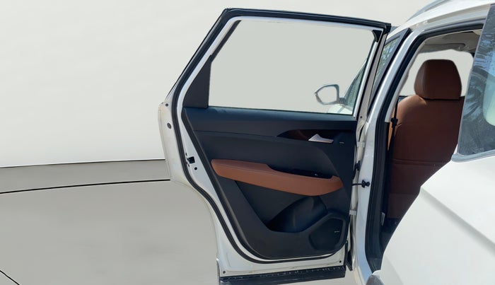 2021 MG HECTOR PLUS SHARP 2.0 DIESEL TURBO MT 6-STR, Diesel, Manual, 1,30,986 km, LHS Rear Door