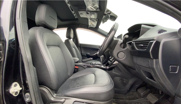 2022 Tata NEXON XZA PLUS (O) PETROL DARK EDITION, Petrol, Automatic, 30,395 km, Right Side Front Door Cabin