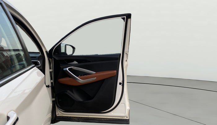 2022 MG HECTOR PLUS SHARP 1.5 PETROL TURBO CVT 6-STR, Petrol, Automatic, 76,670 km, RHS Front Door