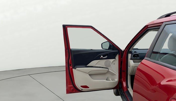 2023 Mahindra XUV300 W8 (O) 1.5 DIESEL AMT, Diesel, Automatic, 63,752 km, LHS Front Door
