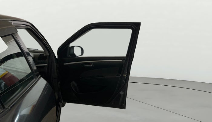 2015 Maruti Swift VXI, Petrol, Manual, 30,231 km, RHS Front Door