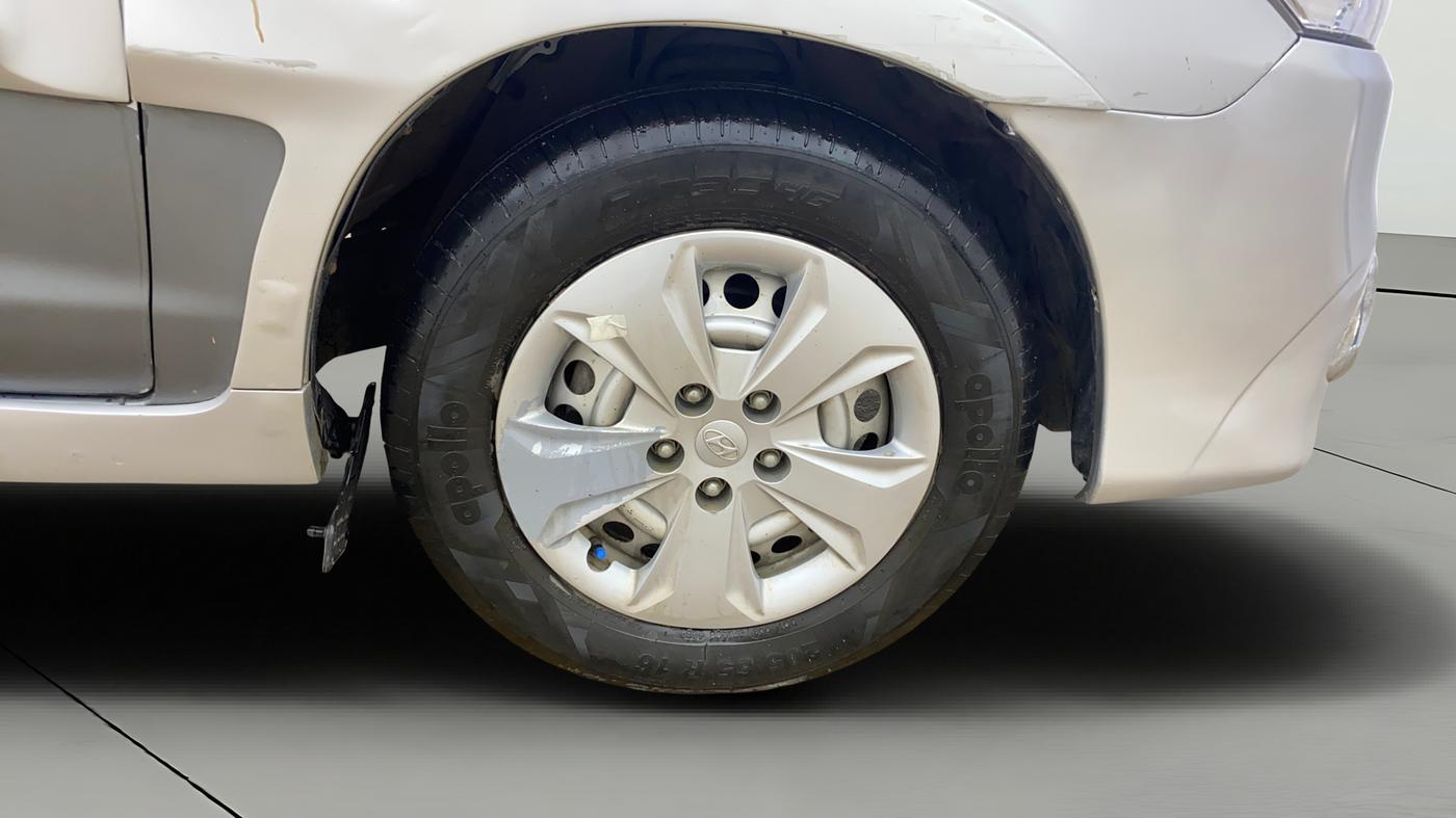 2014 Toyota Innova 2.5 GX 8 STR, Diesel, Manual, 73,985 km, Right Front Wheel