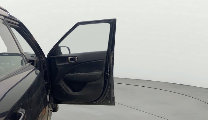 2023 Hyundai VENUE SX 1.2 KNIGHT EDITION, Petrol, Manual, 61,051 km, RHS Front Door