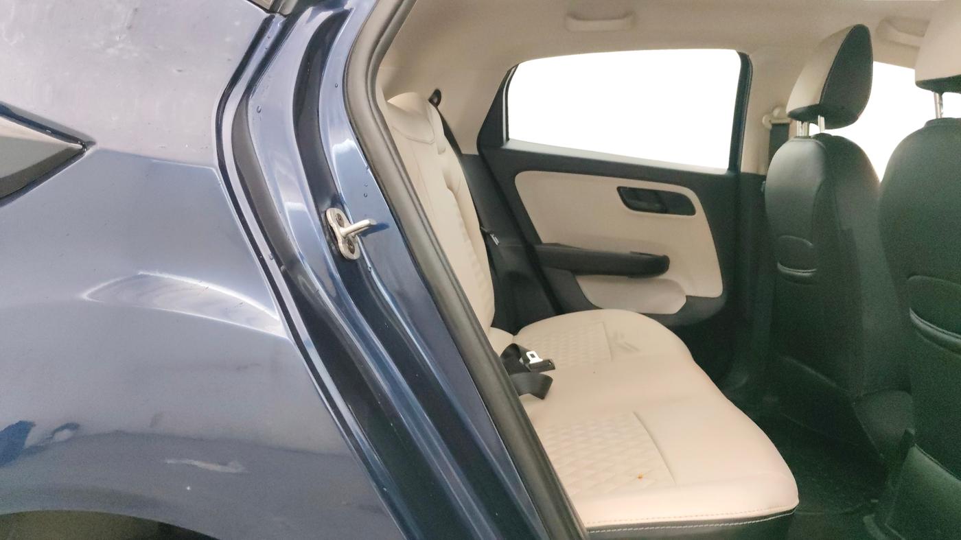 2022 Tata ALTROZ XTA, Petrol, Automatic, 36,238 km, Right Side Rear Door Cabin
