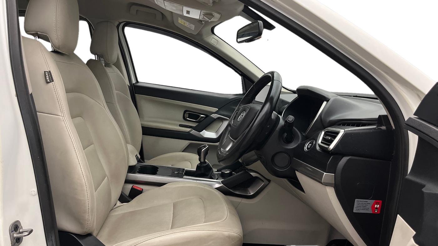2023 Tata Safari XZ, Diesel, Manual, 40,943 km, Right Side Front Door Cabin