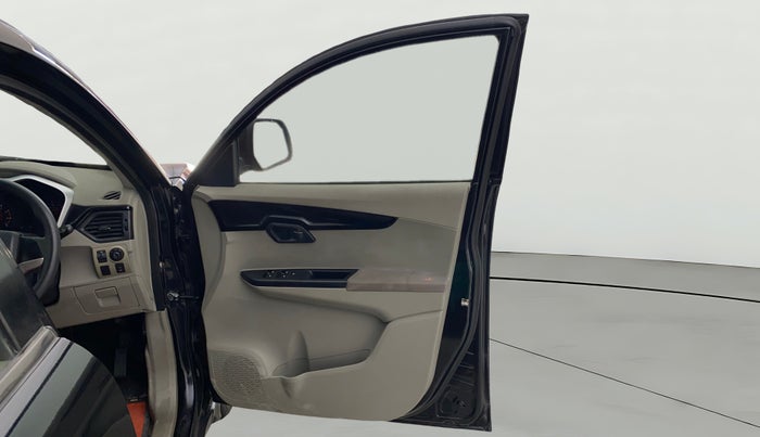 2016 Mahindra Kuv100 K8 6 STR, Petrol, Manual, 32,042 km, RHS Front Door