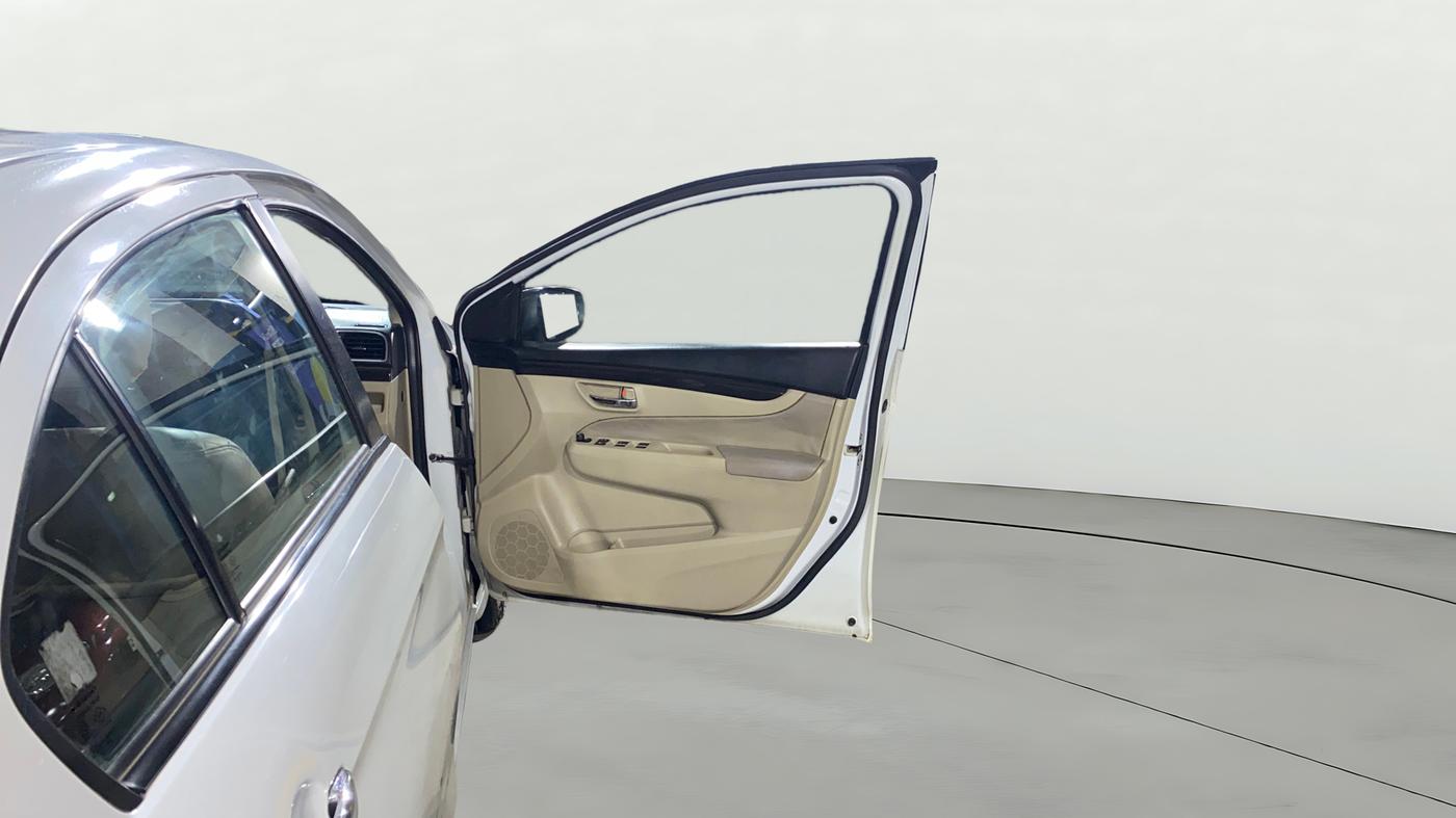 2016 Maruti Ciaz ZXI, Petrol, Manual, 33,966 km, RHS Front Door