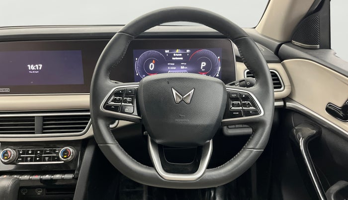 2022 Mahindra XUV700 AX 7 LUXURY P AT 7 STR, Petrol, Automatic, 20,821 km, Steering Wheel Close Up
