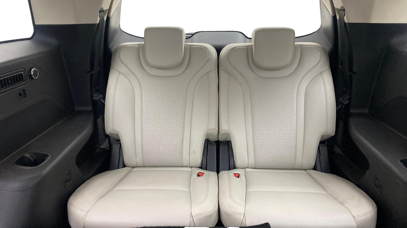 2022 Mahindra XUV700 AX 7 LUXURY P AT 7 STR, Petrol, Automatic, 1,43,645 km, Third Seat Row ( optional )