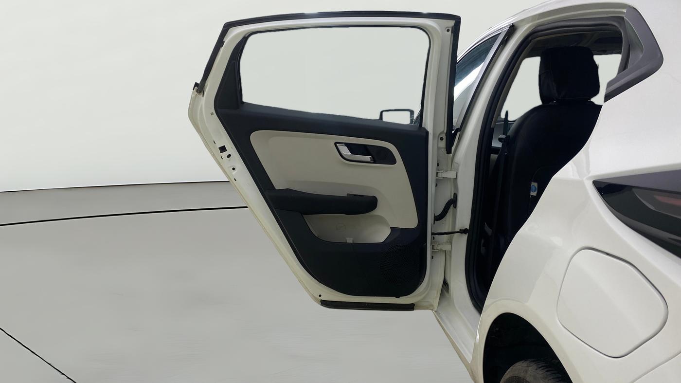 2022 Tata ALTROZ XZ PETROL, Petrol, Manual, 54,827 km, LHS Rear Door