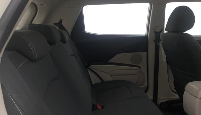 2019 Mahindra XUV300 W6 1.5 DIESEL, Diesel, Manual, 1,09,569 km, Right Side Rear Door Cabin