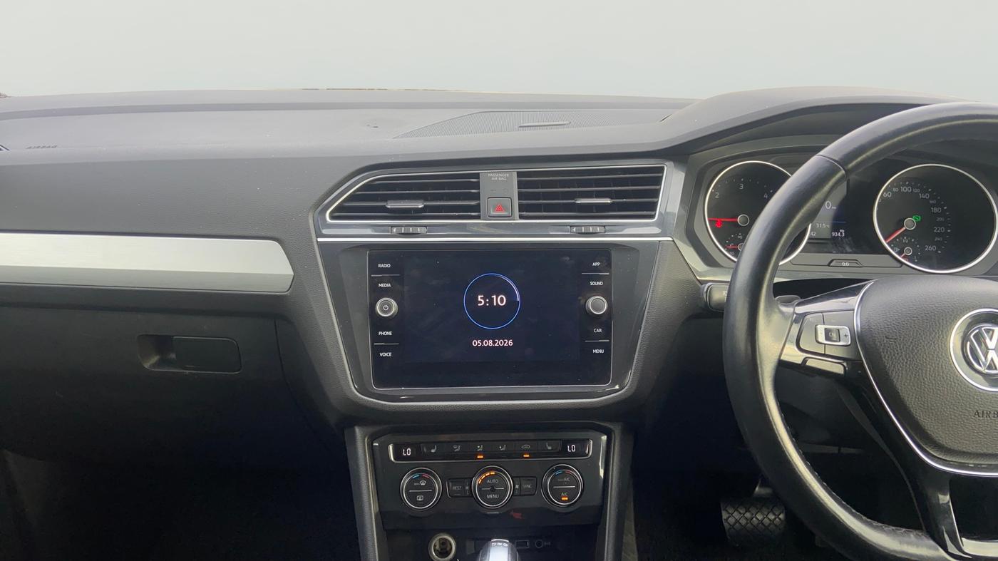2019 Volkswagen TIGUAN COMFORTLINE TDI AT, Diesel, Automatic, 1,11,225 km, Air Conditioner