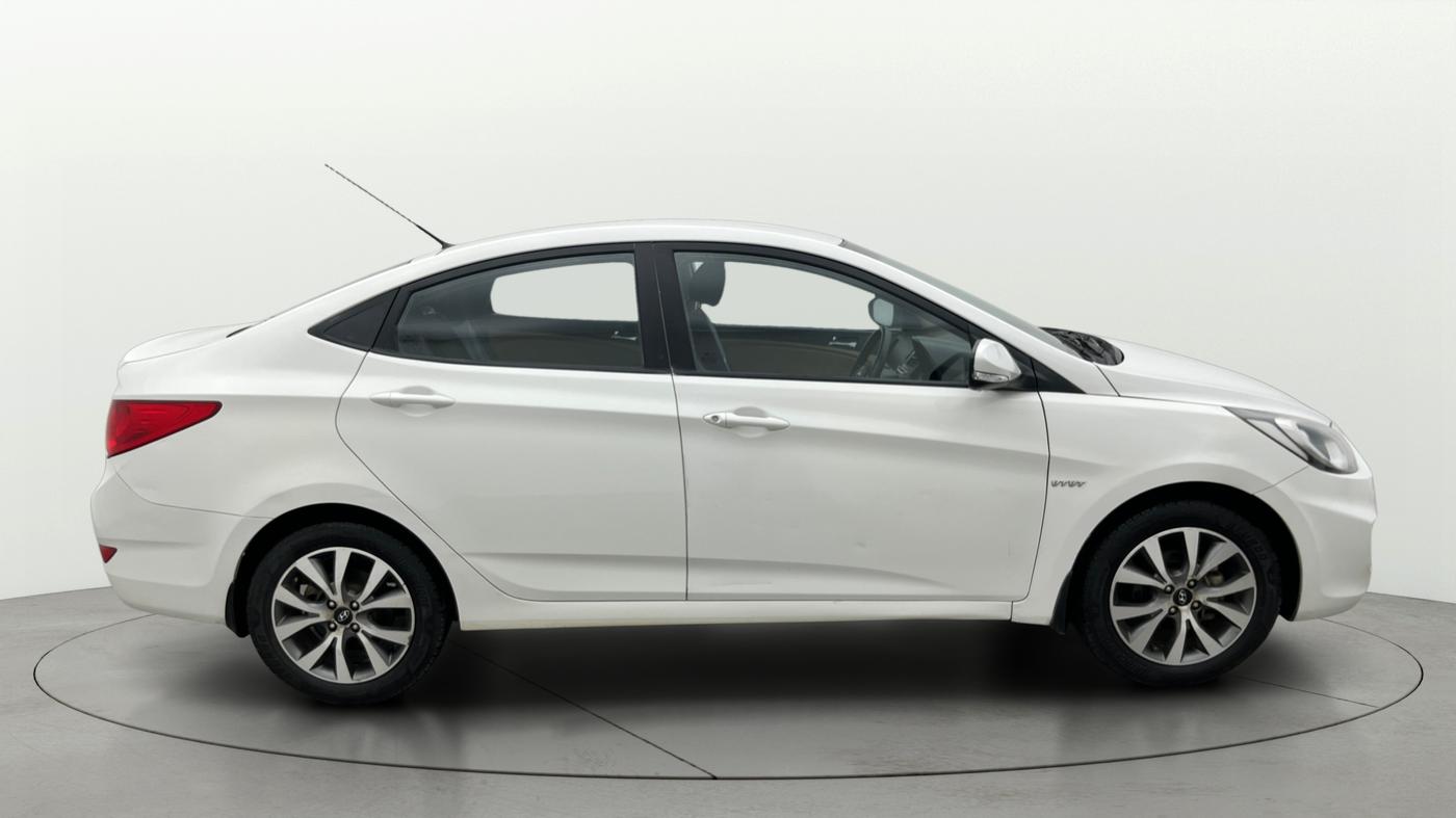 2014 Hyundai Verna FLUIDIC 1.6 VTVT SX, Petrol, Manual, 48,332 km, Right Side View