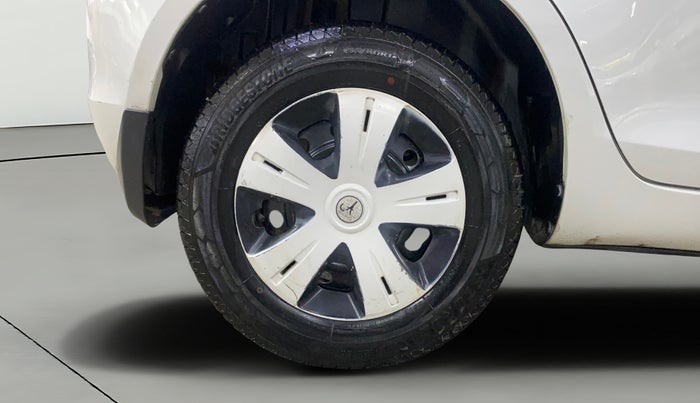 2015 Maruti Swift VXI, Petrol, Manual, 68,345 km, Right Rear Wheel