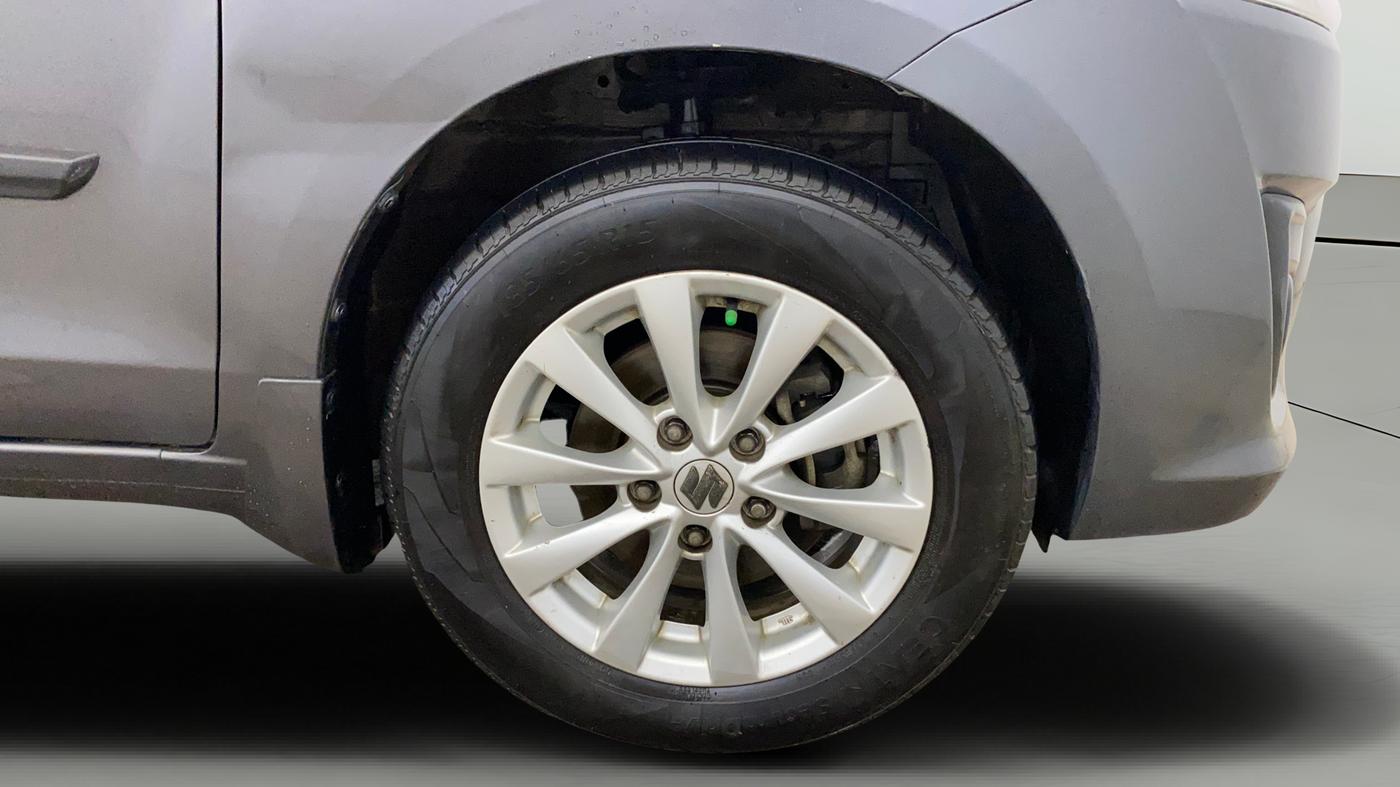 2014 Maruti Ertiga ZXI, Petrol, Manual, 96,389 km, Right Front Wheel