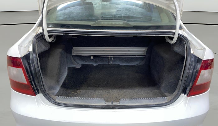 2016 Skoda Rapid 1.6 MPI ACTIVE, Petrol, Manual, 83,139 km, Boot Open Zoomed View