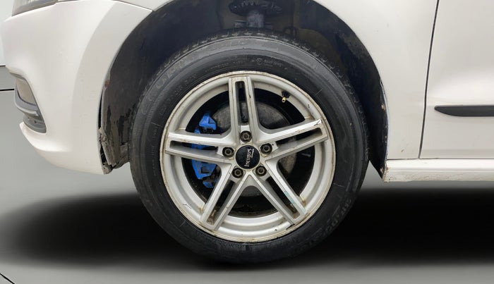 2015 Volkswagen Polo COMFORTLINE 1.2L, Petrol, Manual, 1,02,403 km, Left Front Wheel