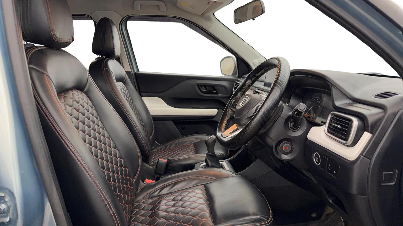 2022 Tata PUNCH ACCOMPLISHED MT, CNG, Manual, 95,049 km, Right Side Front Door Cabin