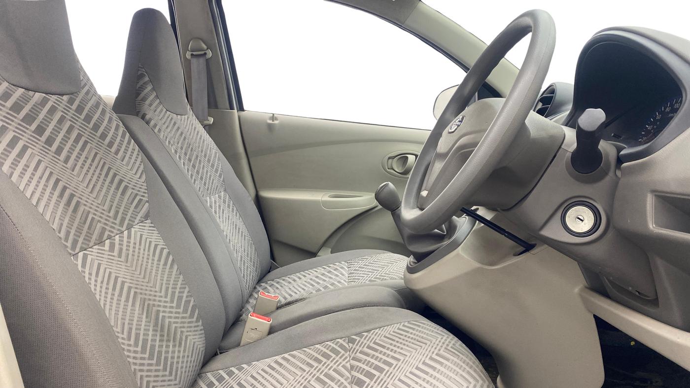 2014 Datsun Go T, Petrol, Manual, 25,956 km, Right Side Front Door Cabin