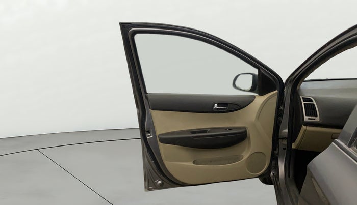 2012 Hyundai i20 SPORTZ 1.2, CNG, Manual, 1,20,834 km, LHS Front Door