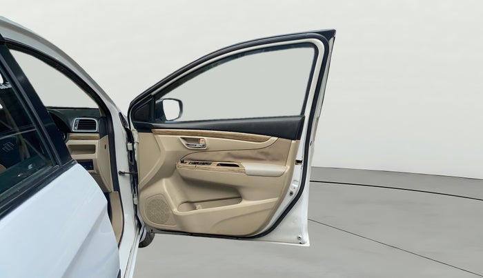 2018 Maruti Ciaz DELTA 1.4 MT PETROL, Petrol, Manual, 1,04,006 km, RHS Front Door