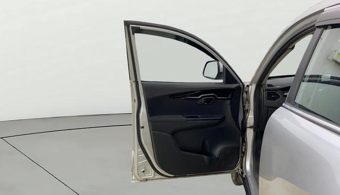 2017 Mahindra KUV 100 NXT K8 P 6 STR, Petrol, Manual, 23,027 km, LHS Front Door