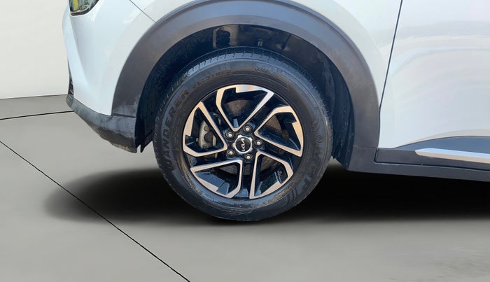 2022 KIA CARENS LUXURY PLUS 1.4 PETROL 7 STR, Petrol, Manual, 25,165 km, Left Front Wheel