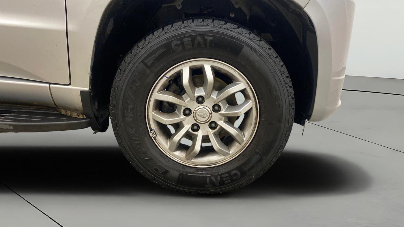 2017 Mahindra TUV300 T8, Diesel, Manual, 31,985 km, Right Front Wheel