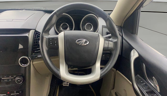 2015 Mahindra XUV500 W10, Diesel, Manual, 77,461 km, Steering Wheel Close Up