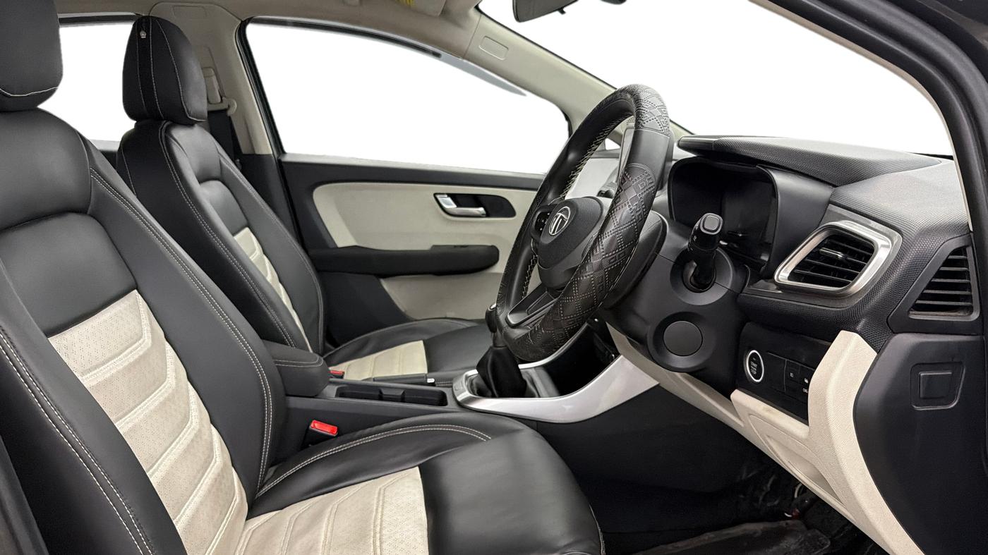 2023 Tata ALTROZ XZ CNG, CNG, Manual, 39,709 km, Right Side Front Door Cabin