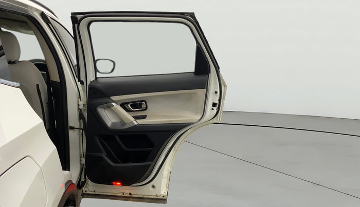 2022 Tata Harrier XTA 2.0L KRYOTEC PLUS, Diesel, Automatic, 73,326 km, RHS Rear Door