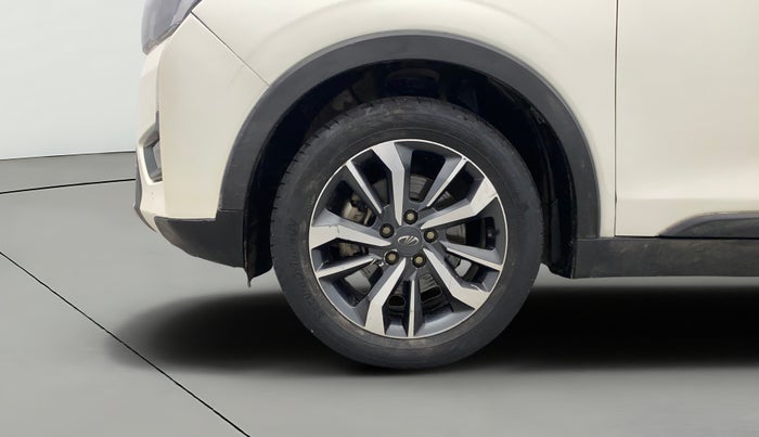 2021 Mahindra XUV300 W8 (O) 1.5 DIESEL AMT, Diesel, Automatic, 1,06,183 km, Left Front Wheel