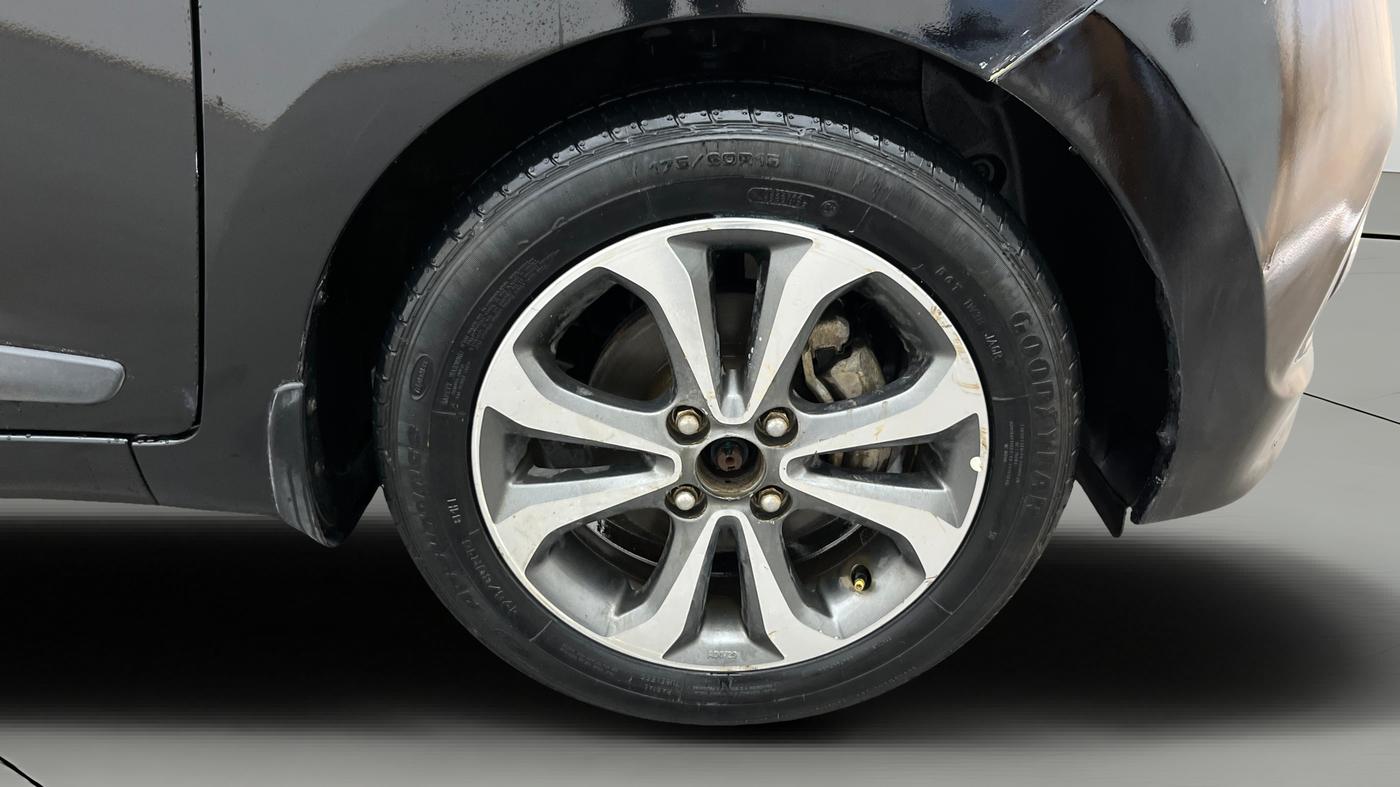 2015 Hyundai Xcent SX 1.2, Petrol, Manual, 1,18,950 km, Right Front Wheel