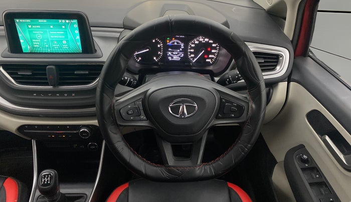 2023 Tata ALTROZ XZ PETROL, Petrol, Manual, 38,898 km, Steering Wheel Close Up