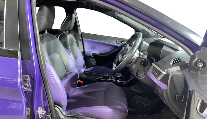 2024 Tata NEXON FEARLESS PURPLE + SUNROOF DCA DUAL TONE 1.2 PETROL, Petrol, Automatic, 14,104 km, Right Side Front Door Cabin