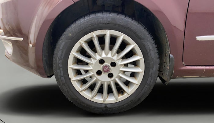 2013 Fiat Linea EMOTION 1.3, Diesel, Manual, 1,23,382 km, Left Front Wheel