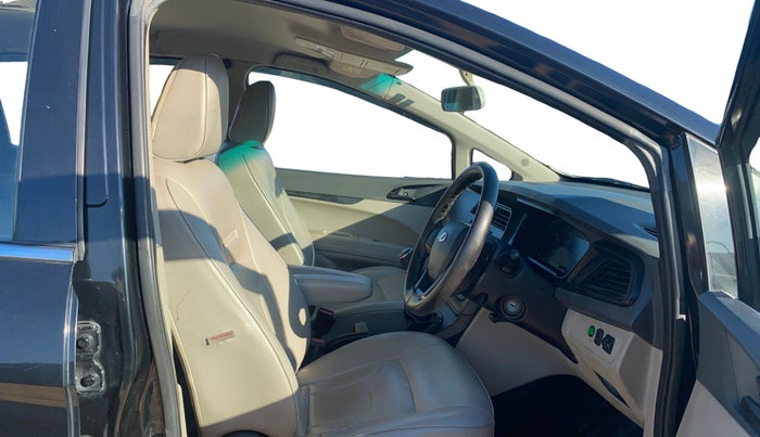 2024 Mahindra MARAZZO M2 8 STR, Diesel, Manual, 84,741 km, Right Side Front Door Cabin