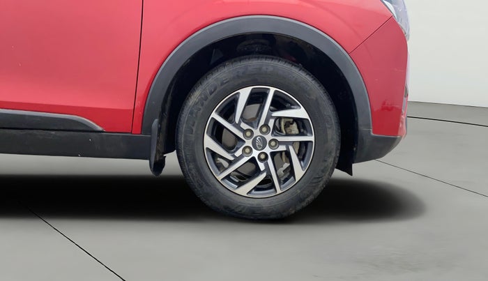 2022 Mahindra XUV300 W8 (O) 1.2 PETROL AMT DUAL TONE, Petrol, Automatic, 29,845 km, Right Front Wheel