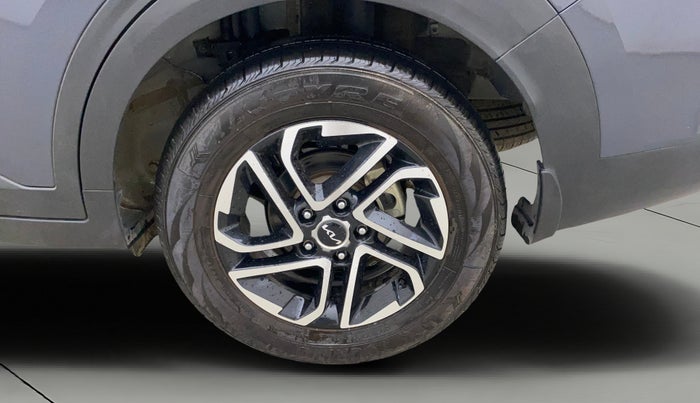 2023 KIA CARENS LUXURY PLUS 1.5 IMT PETROL, Petrol, Manual, 32,480 km, Left Rear Wheel