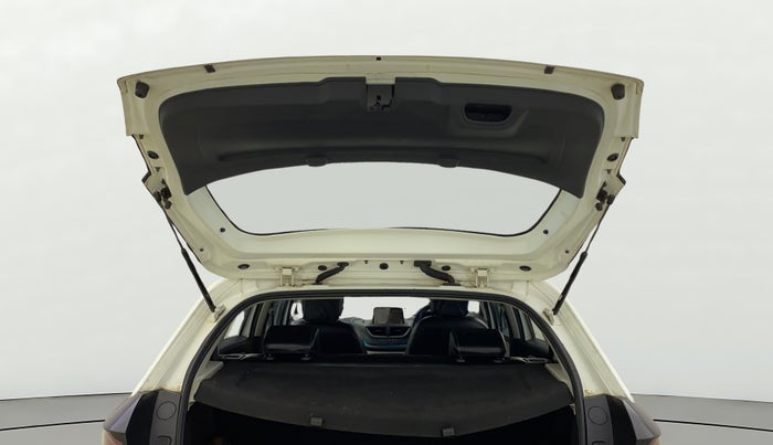 2024 Tata ALTROZ XZA + SUNROOF, Petrol, Automatic, 5,572 km, Boot Door Open